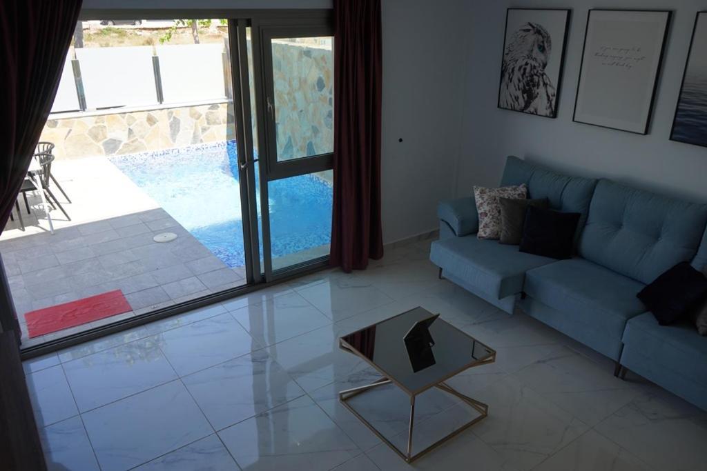 Villa Luxury 3 Bed, 2 Bath Detached Villa, Prime Location, Only 400 Mtrs To The