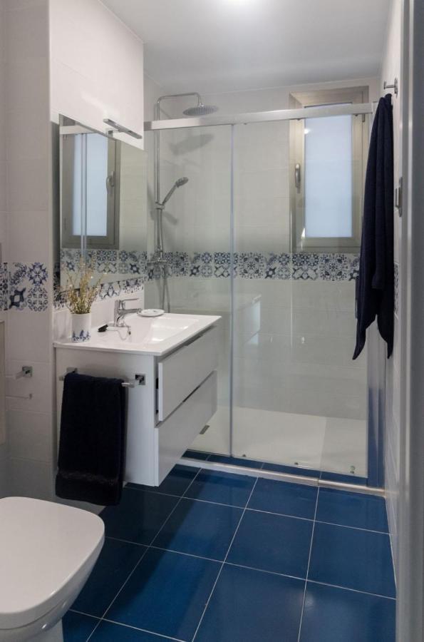 Villa Luxury 3 Bed, 2 Bath Detached Villa, Prime Location, Only 400 Mtrs To The *