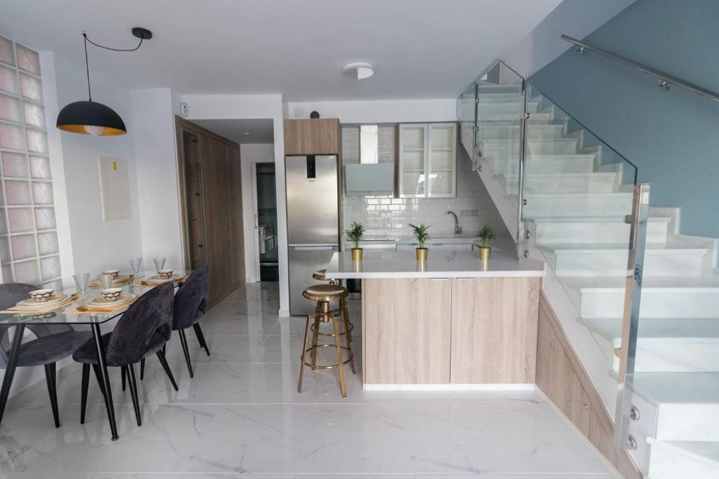 Villa Luxury 3 Bed, 2 Bath Detached Villa, Prime Location, Only 400 Mtrs To The