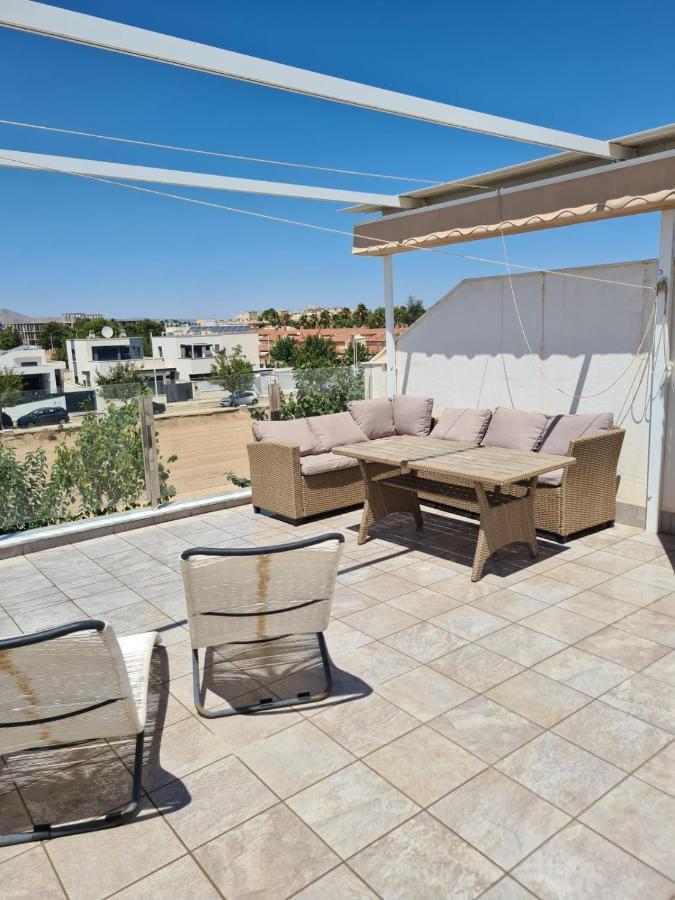 Luxury 3 Bed, 2 Bath Detached Villa, Prime Location, Only 400 Mtrs To The Villa Los Alcázares