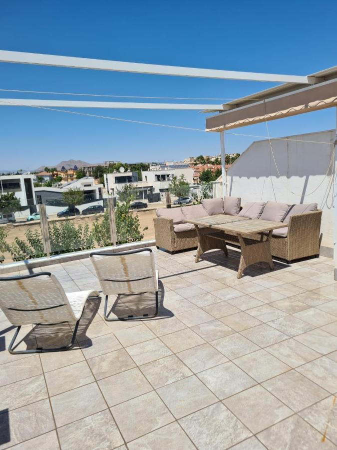 Luxury 3 Bed, 2 Bath Detached Villa, Prime Location, Only 400 Mtrs To The